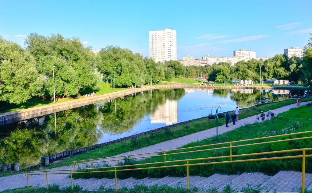 Фото у метро коньково