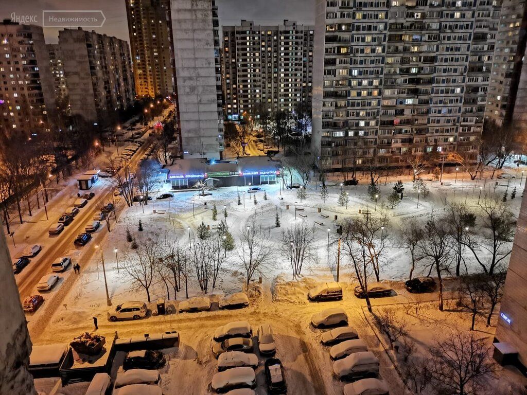 Москва осенний бульвар. Крылатское осенний бульвар. Метро Крылатское осенний бульвар 12. Осенний бульвар 12 к 3. Осенний бульвар Крылатское 90е.