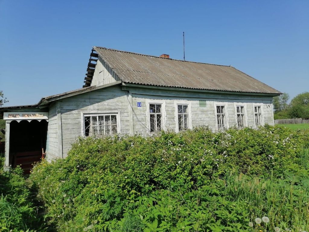 Авито дома лихославль. Лихославль дома. Авито Лихославль. Желтый домик в поле Лихославль.