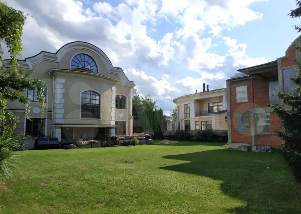 Продажа дома село Николо-Урюпино, Голицынская улица 15, цена 69950000 рублей, 2022 год объявление №702871 на megabaz.ru
